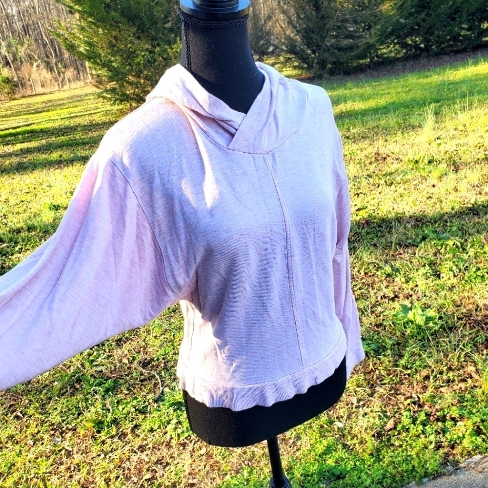 Light pink hooded yoga tee Small